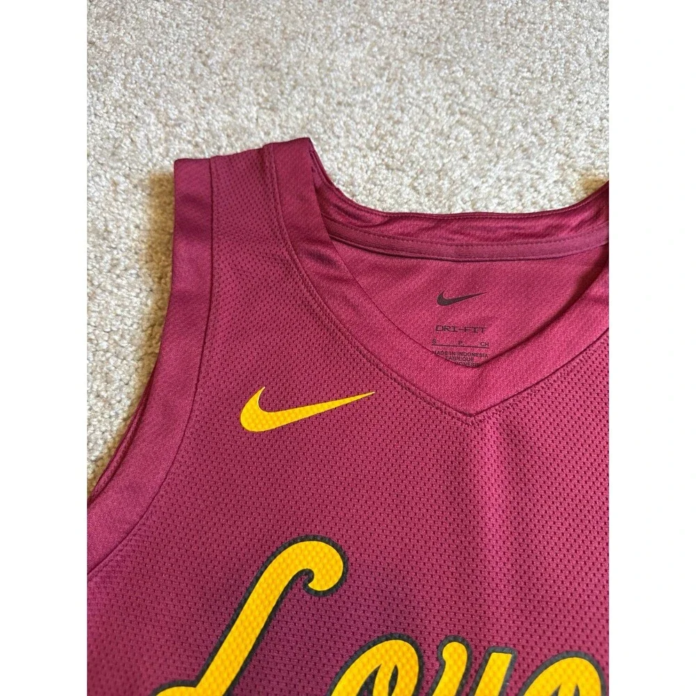 Loyola Chicago Ramblers Men’s Nike NWT Basketball Jersey Size Small